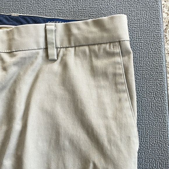 Dockers Sisnature Classic Khakis - Picture 5 of 7